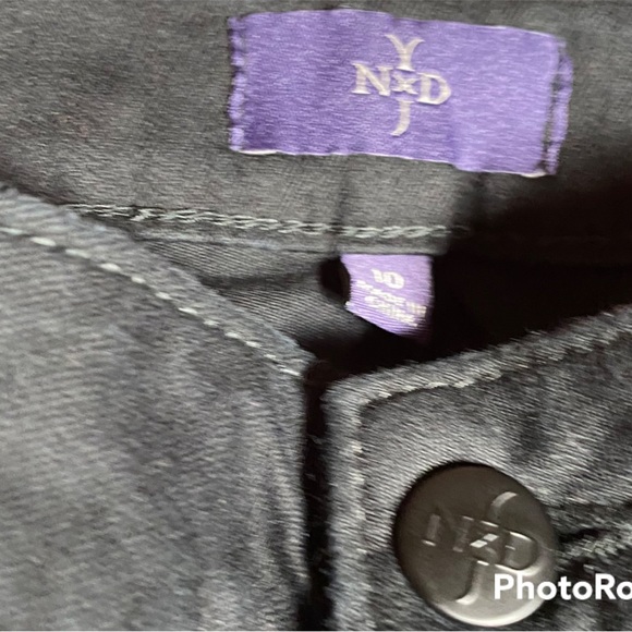 NYDJ Capri Pants with Sparkly Buttons and Cuffs. Size 10. - Picture 3 of 3